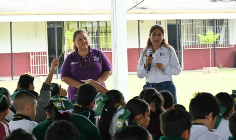 Lleva DIF feria de los derechos de los niños y niñas en escuelas