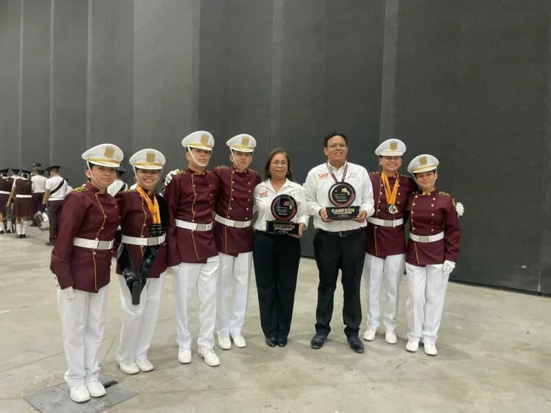 Estudiantes de la UAT obtienen primer lugar en concurso de escoltas y bandas de guerra