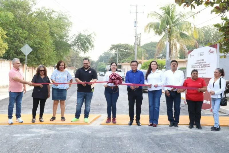 Entrega Patty Chío obras de pavimentación en colonias