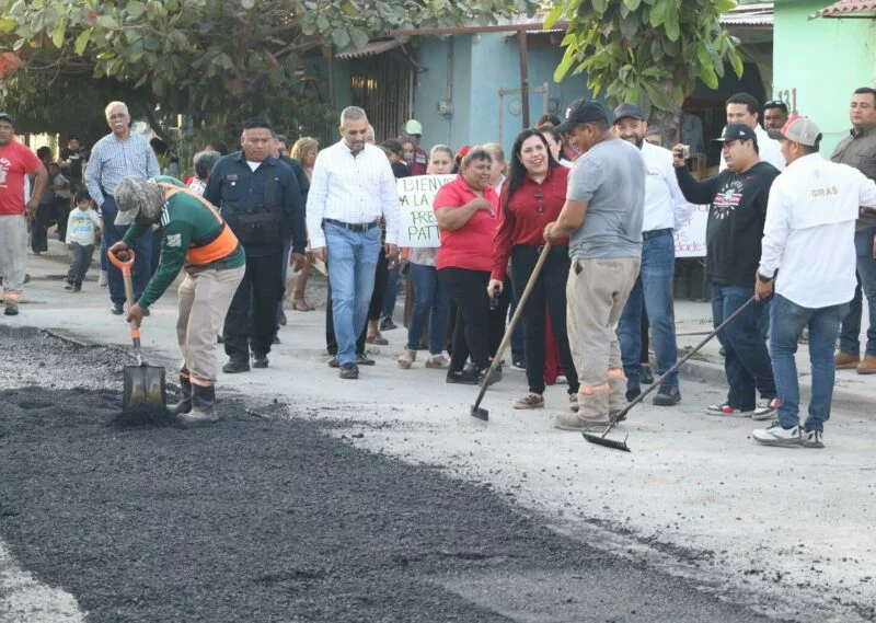 Cumple Patty Chío compromisos con familias de la Colonia Yurem