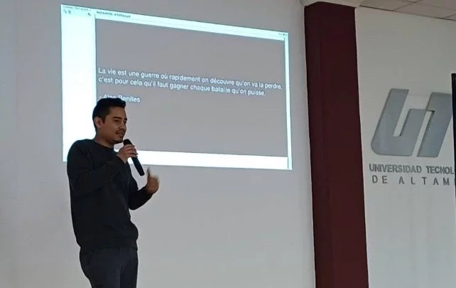 Impulsa UT Altamira visión de estudiantes con caso real de éxito de egresado