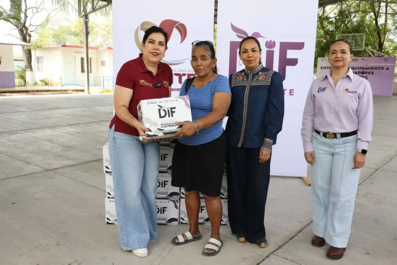 Otorga Patty Chío apoyo alimentario a las familias