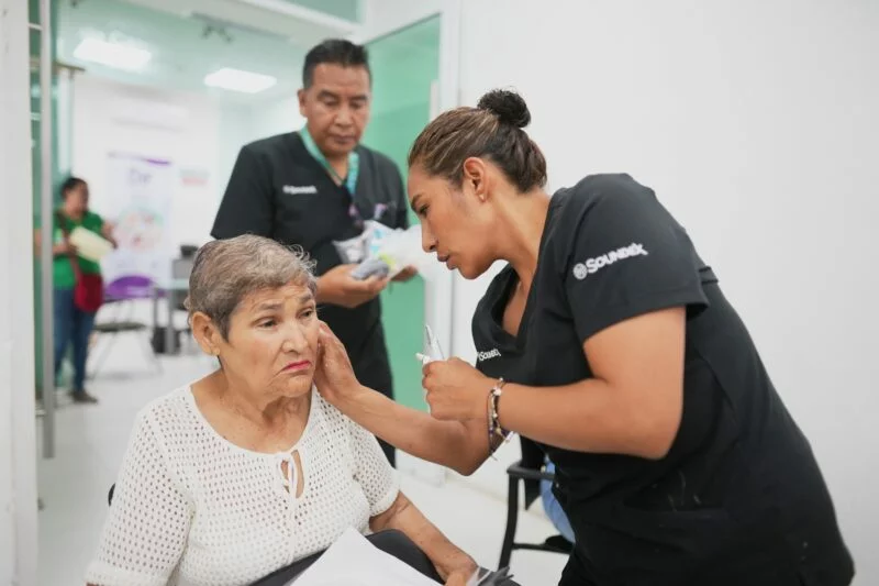 Entregan DIF Tamaulipas y Secretaría de Salud 420 auxiliares auditivos a población de 13 municipios