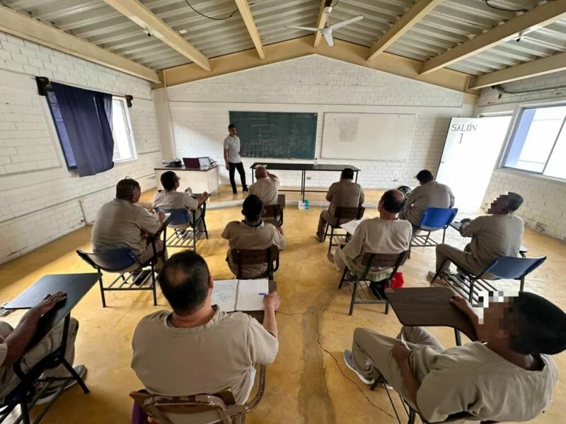 Concluyen cursos de capacitación laboral y psicología en el CEDES Altamira