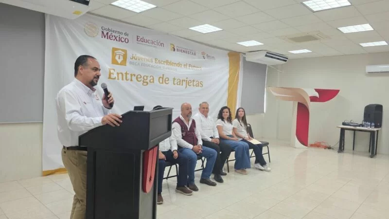 Refuerzan apoyo a estudiantes tamaulipecos con becas “Jóvenes Escribiendo el Futuro”