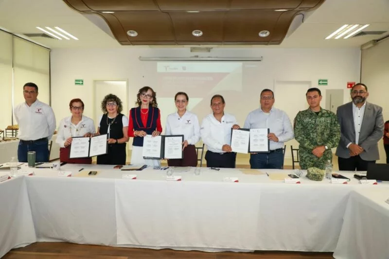Toman protesta a integrantes del Consejo Estatal de Nutrición
