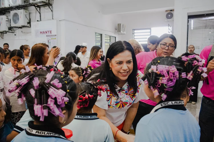 Impulsa Patty Chío a delegación Mante en Concurso Regional de Rondas