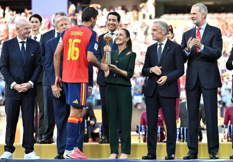 Sheinbaum entrega el Balón de oro a Rodri en Final del Mundial 2026